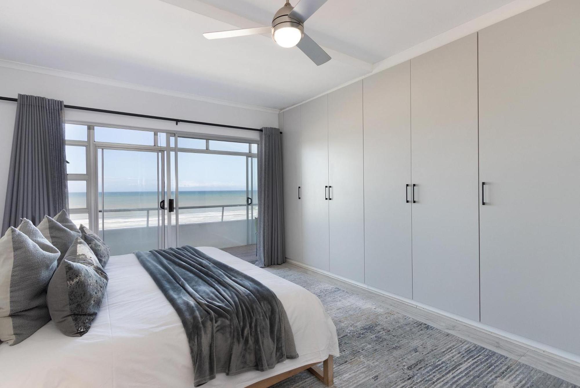 Searenity Sands By Host Agents * Strand